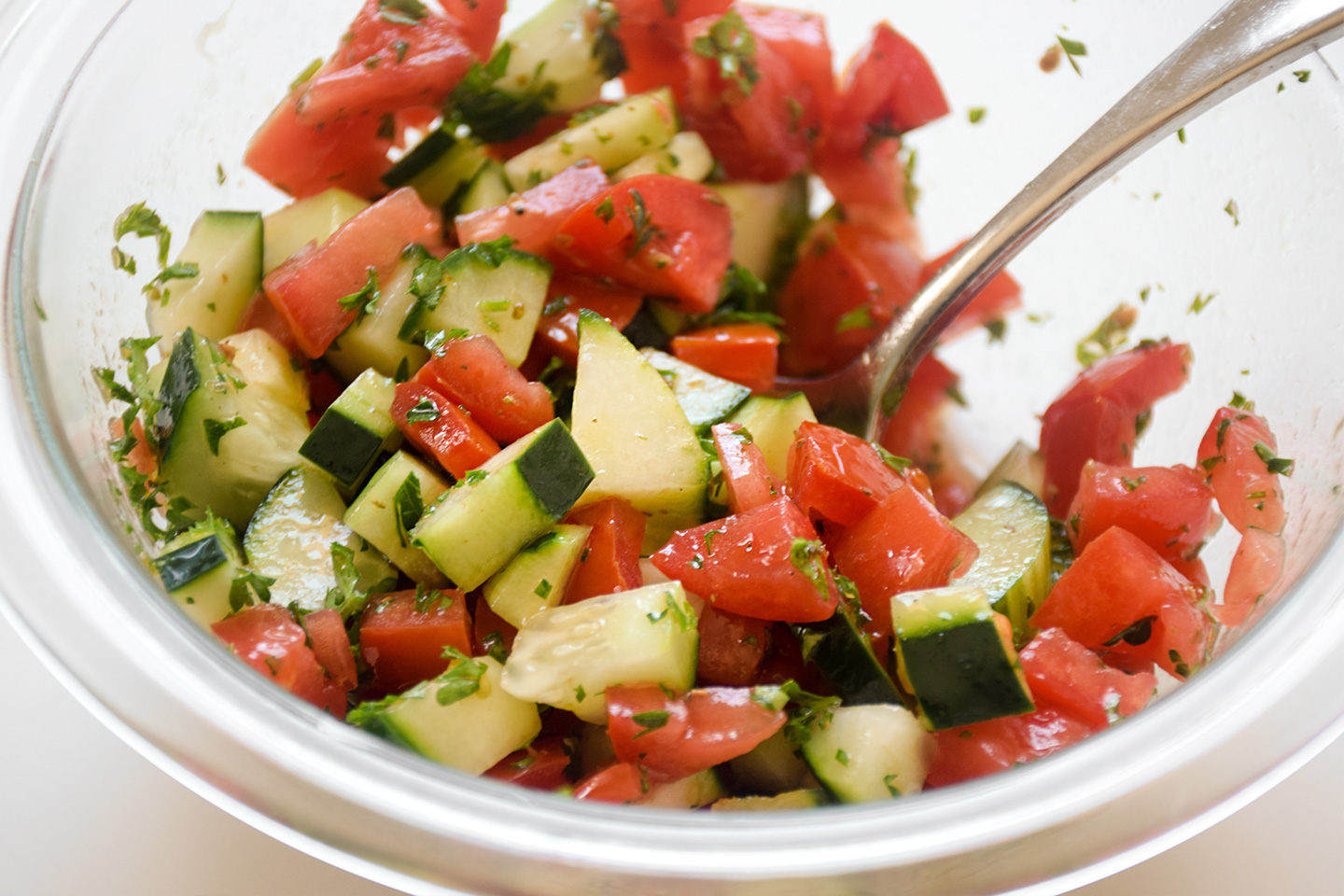 Simple Tomato Cucumber Salad - Bravabod