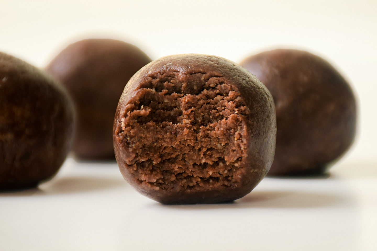 https://www.bravabod.com/wp-content/uploads/2023/01/Chocolate-Almond-Flour-Bliss-Balls_B.jpg